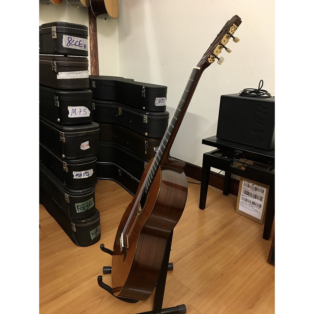 Guitar Classic Yamaha C200