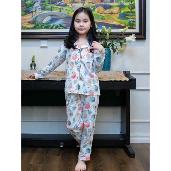 Pijama bé gái áo dài quần dài màu trắng hình trái bơ và quả táo