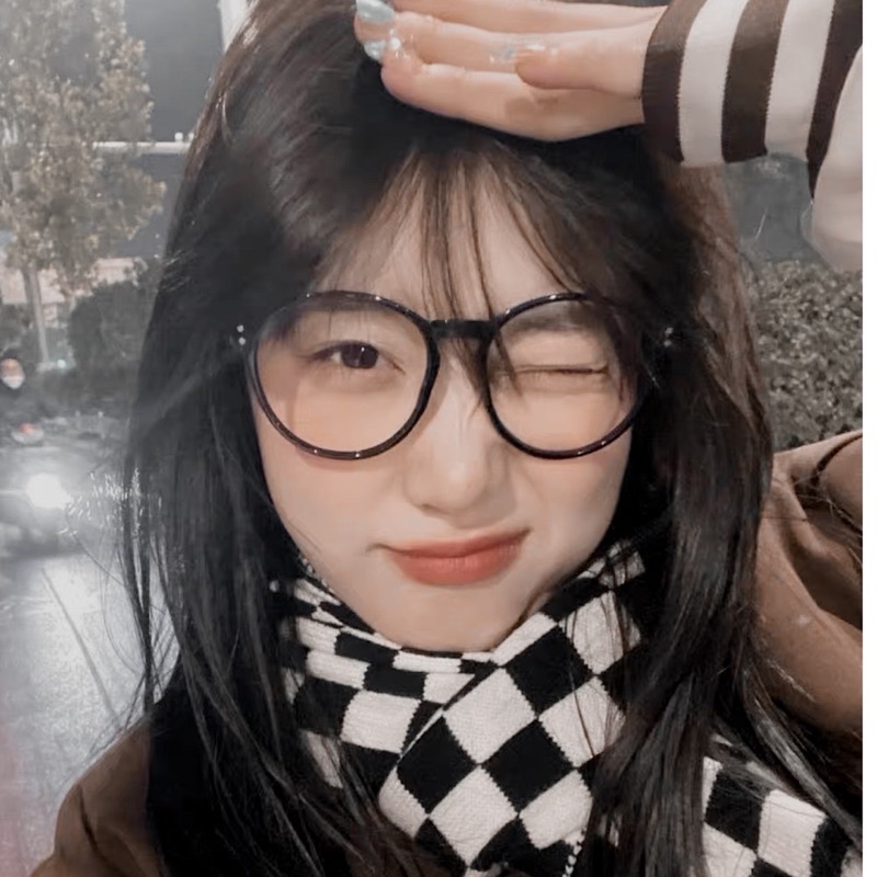 Mắt Kính Trong Gọng Đen - KINH1038