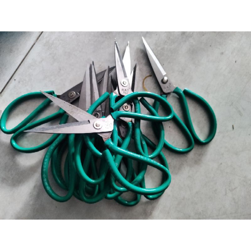 kéo thép cán xanh tay thép bọc nhựa