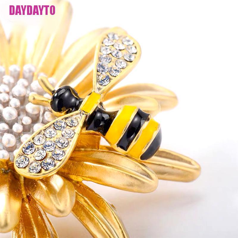 Ghim cài áo hình hoa cúc và chú ong nhỏ xinh thời trang