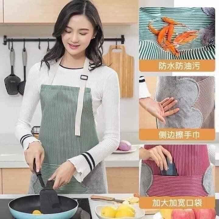 Tạp dề kẻ hoa có khăn lau bên hông được chọn mẫu