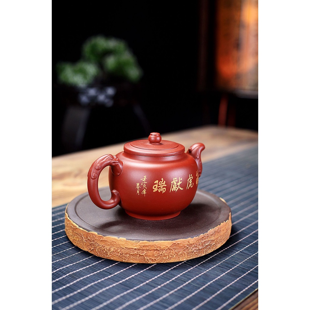 Ấm Tử Sa Nghi Hưng Manh Hổ Hiến Thụy 310 ml (Đại Hồng Bào)