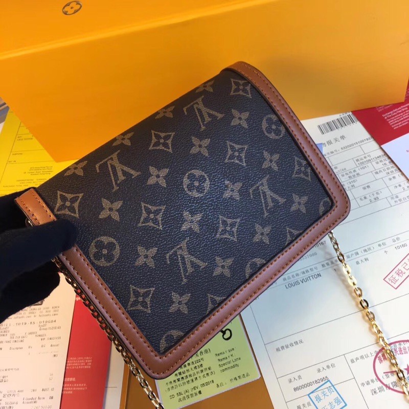 Túi đeo chéo nữ Louis Vuitton LV da thật cao cấp dây đeo xích nhỏ nhã nhặn sang trọng