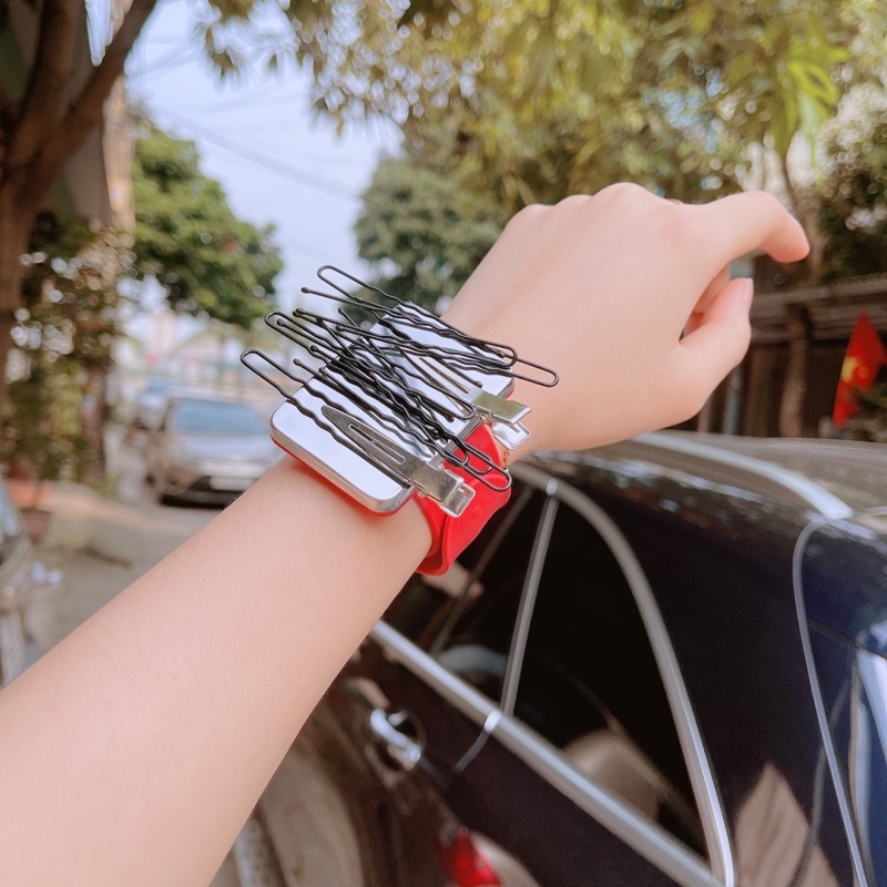 Hút ghim, Dụng cụ dính ghim đeo tay hình đồng hồ chuyên dùng cho makeup làm tóc