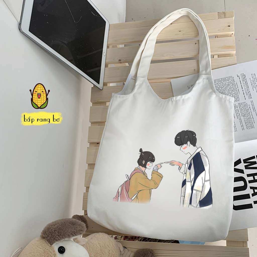 TÚI TOTE ĐƯA NHAU ĐI TRỐN ANH VÀ EM COUPLE - VẢI CANVAS CÓ KHÓA NÚT NAM CHÂM