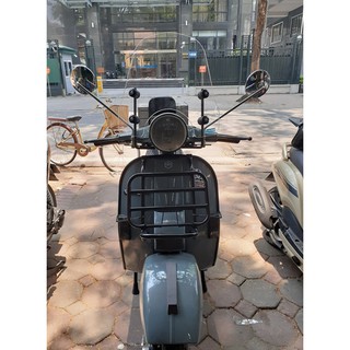 Kính chắn gió xe máy Thành Trung lắp cho Vespa PX