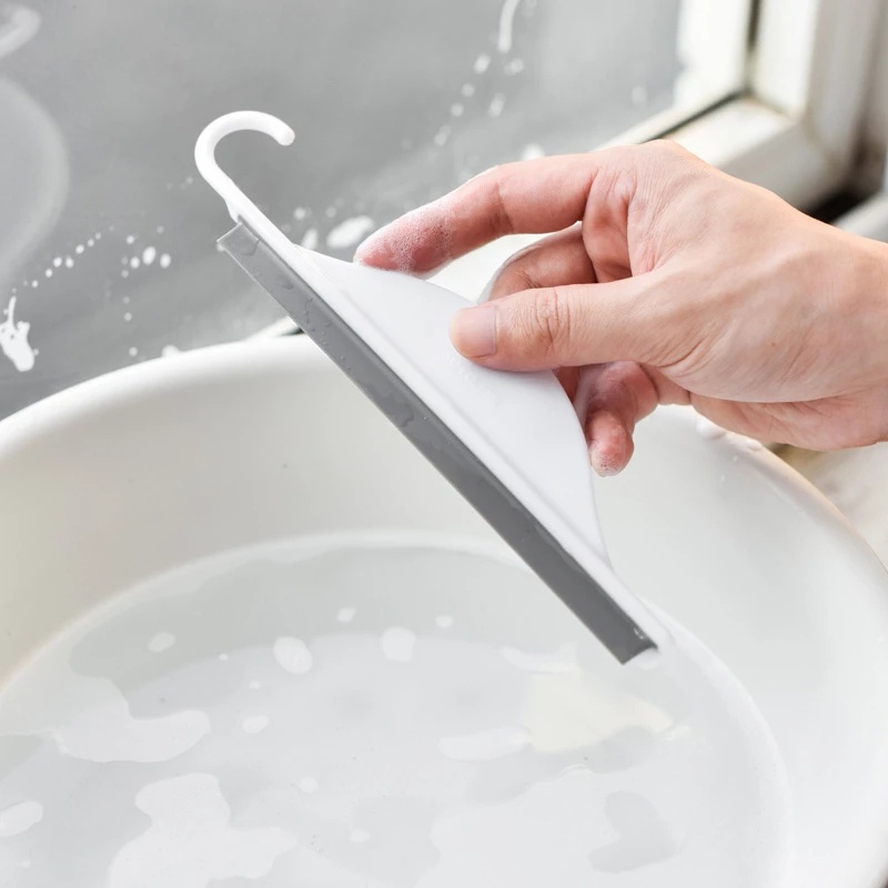 Dụng cụ gạt nước lau kính cửa sổ kèm móc tiện lợi