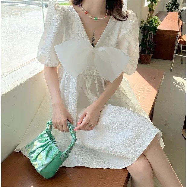 Váy cổ vuông, cổ nhọn kèm nơ thiết kế tay phồng, Đầm thời trang cao cấp sang trọng V104
