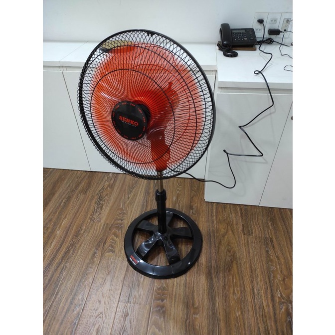 Quạt Điện Đứng 7 cánh Senko LTS1636 công suất 65W siêu mát - Quạt cây- Giao Màu Ngẫu Nhiên - Hàng Chính Hãng