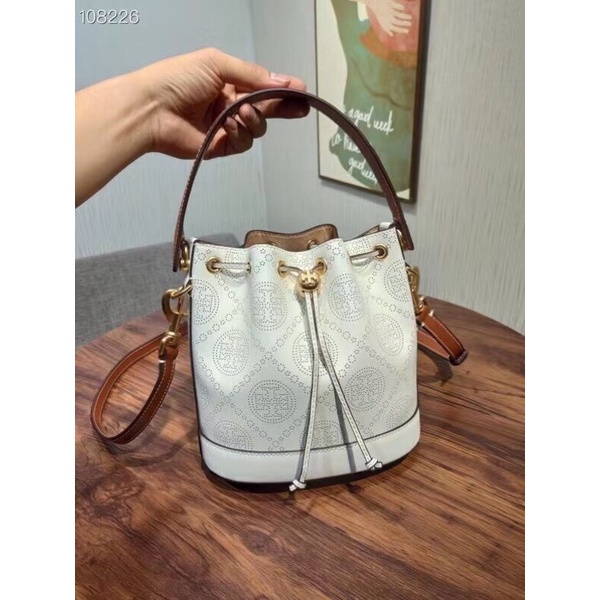Túi Tory burch T MONOGRAM PERFORATED LEATHER BUCKET BAG❤code 80768❤️