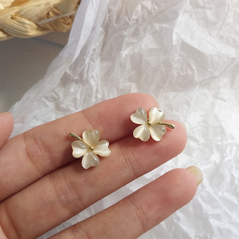 Khuyên Tai Hình Cỏ Bốn Lá Xinh Xắn Cho Nữ