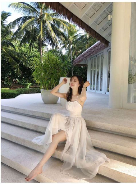 [Hàng sẵn ❤] Váy maxi trắng 2 tà cổ yếm đan dây lưng bo eo, xẻ tà đi biển siu xinh - Hàng loại 1 | BigBuy360 - bigbuy360.vn