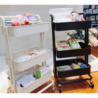 Kệ để đồ IKEA 3 tầng đựng bỉm sữa.