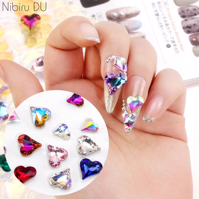 Set 10 Phụ Kiện Đính Móng Tay Hình Trái Tim Sang Trọng