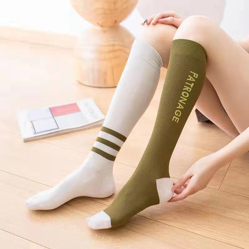 Đôi Tất Chân cotton Cao In Chữ Thời Trang Cho Nữ