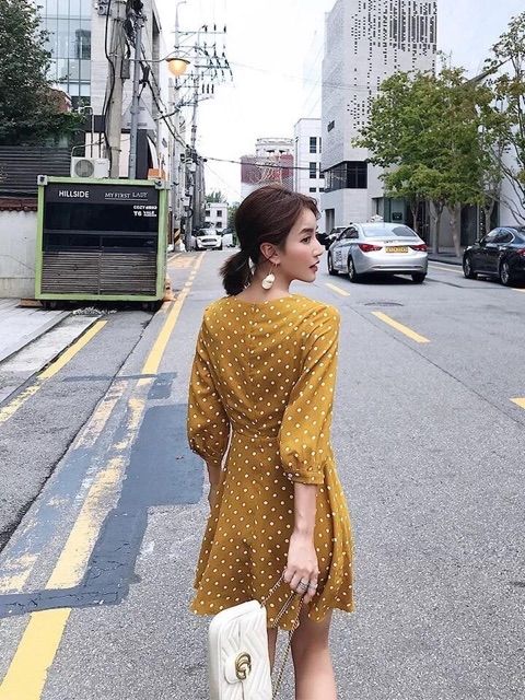 Đầm Nữ Vàng Bi Cam Cổ Chéo