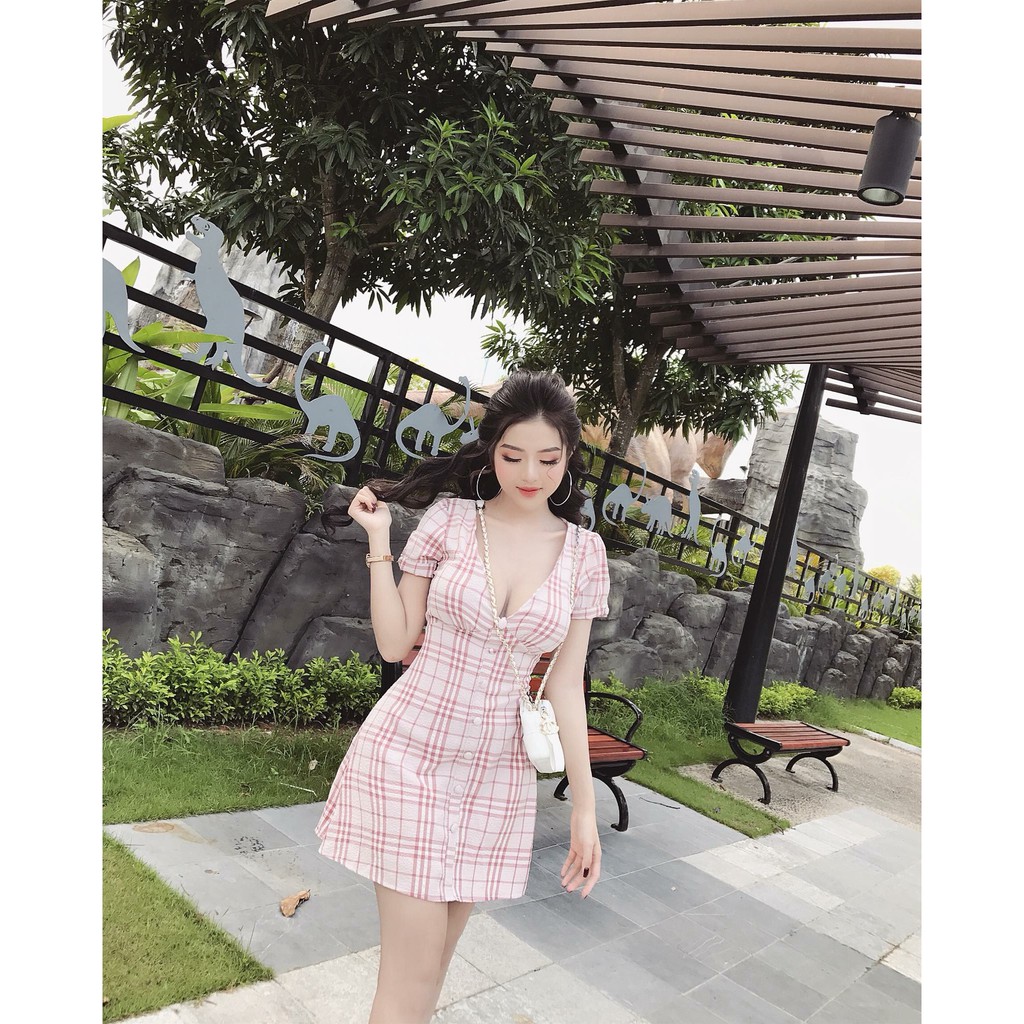 VÁY XÒE KẺ HỒNG