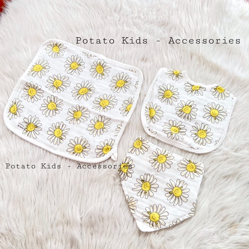 Set 3 Món Gồm Khăn Tắm, Yếm Vuông, Yếm Tam Giác Hoạ Tiết Hoa Cúc Và Thỏ Hồng Xinh Xắn Chất Liệu Xô Muslin Cho Bé