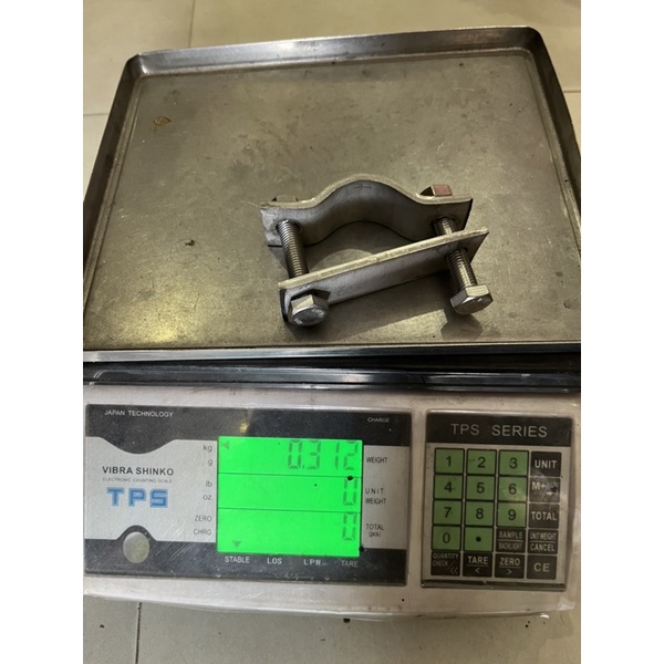 Cổ dê thẻ bắt dàn lap máy đuôi tôm ống 42 cổ dê inox 304