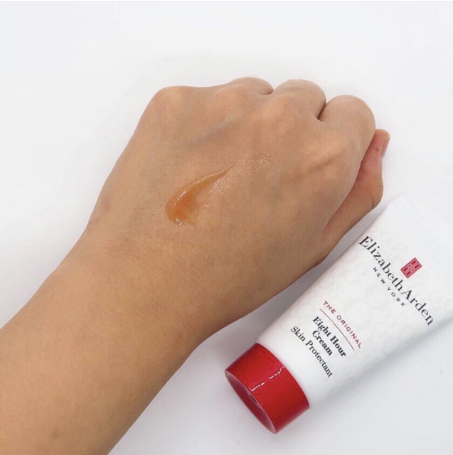 Dưỡng môi thần thánh Elizabeth Arden