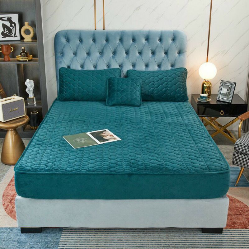 THẢM BỌC ĐỆM NỈ NHUNG TRẦN TIM TẶNG KÈM HAI VỎ GỐI NẰM VÀ 1 GỐI TỰA KÈM RUỘT