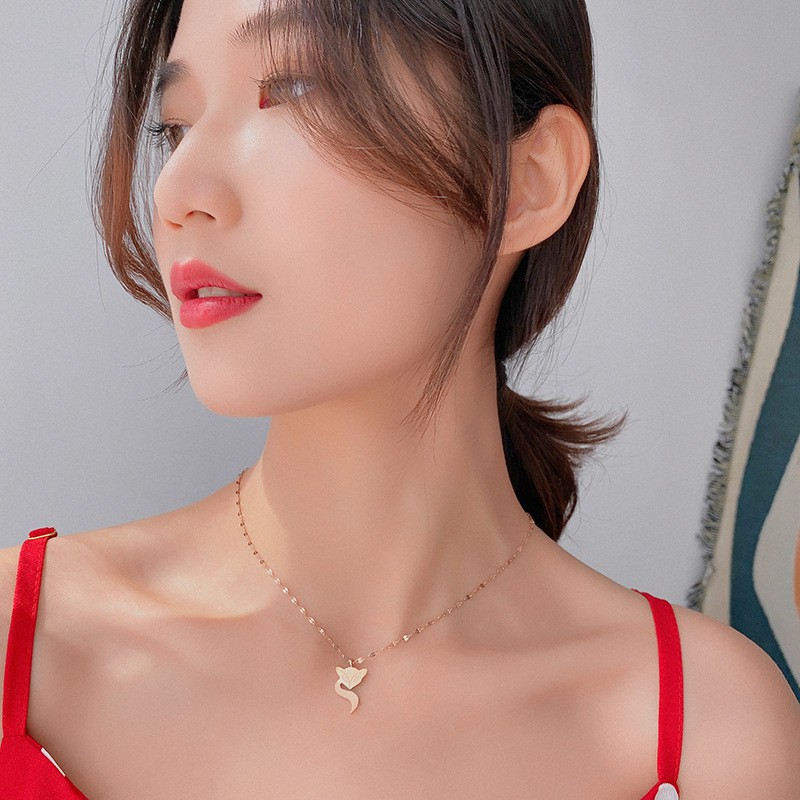 Dây Chuyền Ngắn Bằng Thép Titanium Mặt Hình Cáo Màu Sắc Vàng Hồng Chống Nước Và Mồ Hôi Phong Cách Nhật Hàn