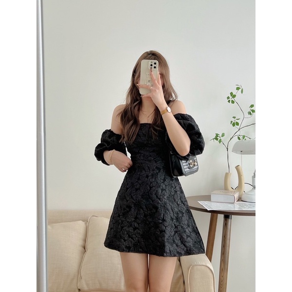 Đầm hoa nổi trễ vai tay bồng 2 màu có mút ngực