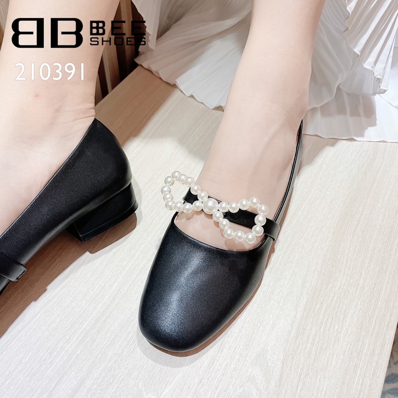 BEESHOES - GIÀY BÚP BÊ NỮ MŨI VUÔNG QUAI NGANG NƠ - GIÀY BÚP BÊ NỮ MŨI VUÔNG ĐẾ VUÔNG CAO 2 PHÂN SẴN MÀU TRẮNG 210391