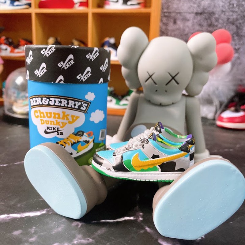 Móc khóa giày Nike SB Dunk Low Ben & Jerry's Chunky Dunky Nike Bò Sữa( tỉ lệ 1/6)