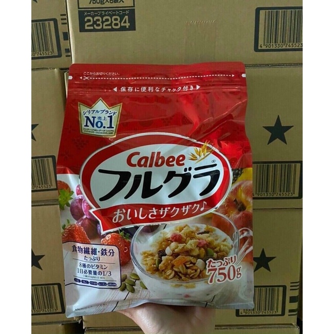 Ngũ cốc Calbee Ăn Kiêng Giảm Cân Nhật Bản mix sữa chua hoa quả trái cây dùng ăn sáng ( 750G )