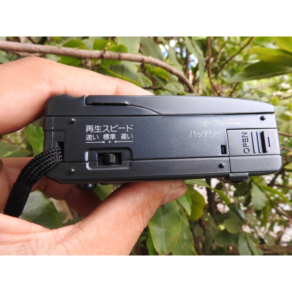 Máy nghe nhạc Cassette Sanyo MR-57 có loa ngoài máy còn khá đẹp có 3 chế độ phát nhạc