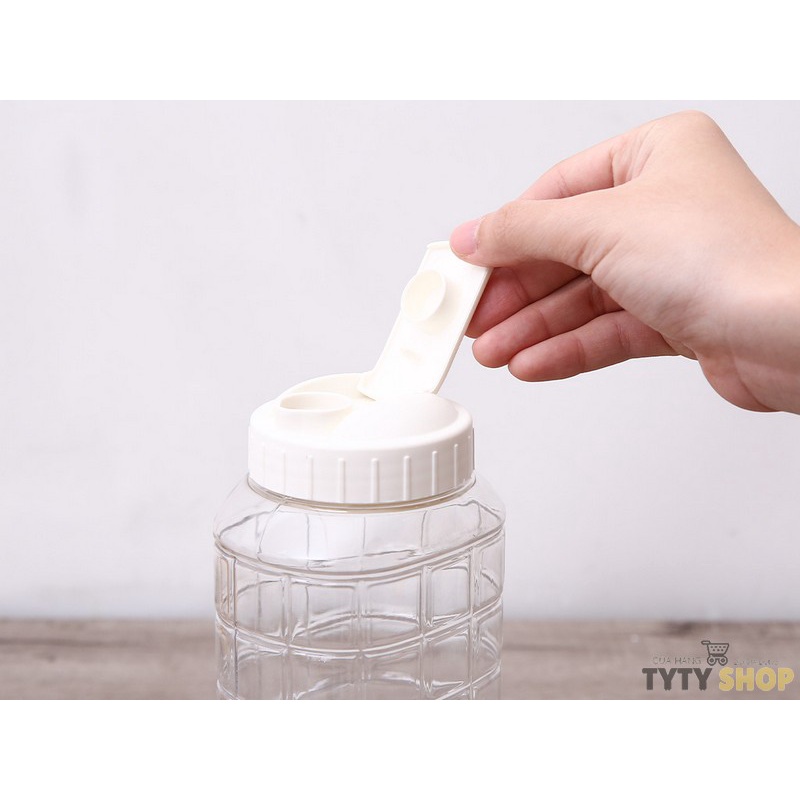 Bình đựng nước nhựa Lock&Lock Chess Water Bottle 1.0L/1.5L Nắp màu trắng xanh HAP812