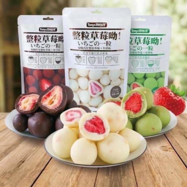 1 GÓI 60gr KẸO DÂU TÂY SẤY BỌC SOCOLA SIÊU NGON