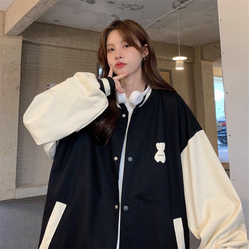 Áo bomber nỉ tay dài viền đen trắng họa tiết gấu form rộng màu đen thời trang unisex 1sizeshop | BigBuy360 - bigbuy360.vn