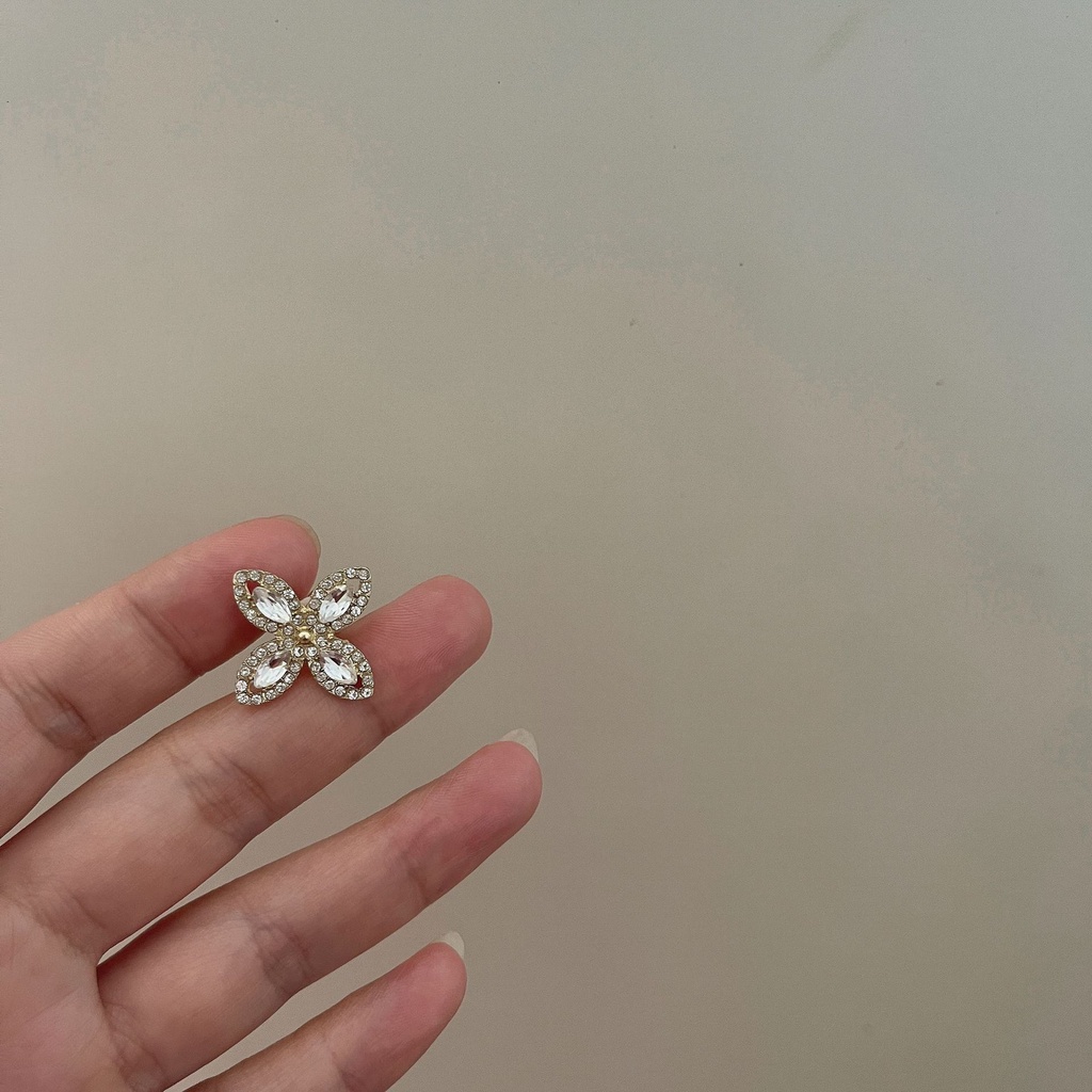 Khuyên Kẹp Vành Tai Bằng Silicone Hình Hoa Đính Kim Cương Giả Thời Trang Nữ 2022