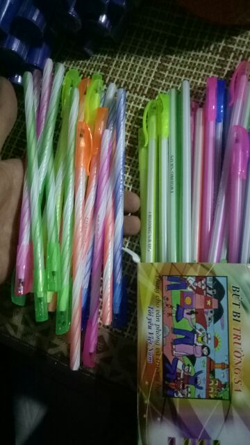 10 cây bút bi nến dài