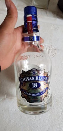 Vỏ chai rượu CHIVAS 18 . ( không hộp )