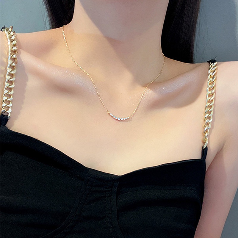 Vòng cổ nữ chất liệu titan thiết kế 1 hàng đá lấp lánh phong cách thời trang đơn giản thanh lịch