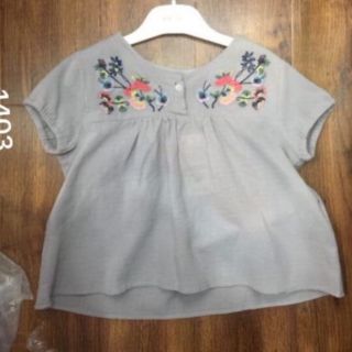 Áo babydoll thêu ghi bé gái