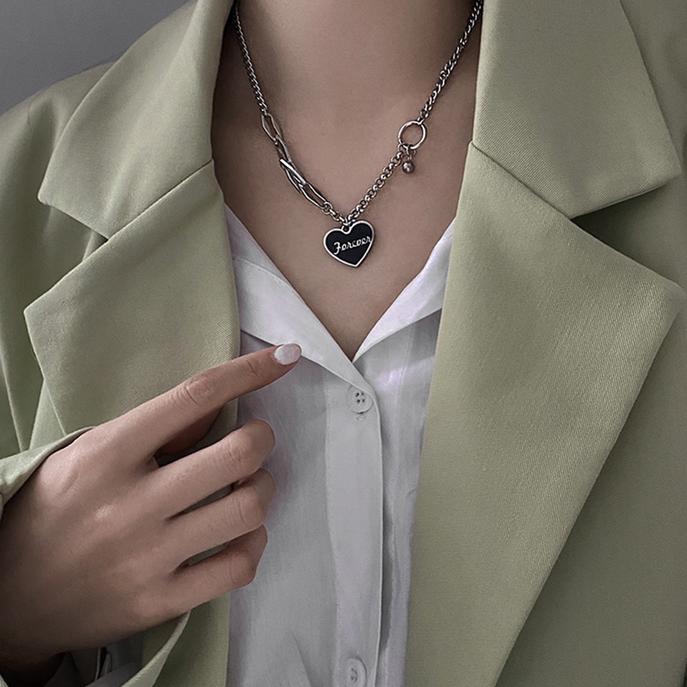 Vòng cổ / Vòng Đeo Tay Mặt Hình Trái Tim Màu Đen In Chữ Love Phong Cách Hip Hop Hàn Quốc Thời Trang