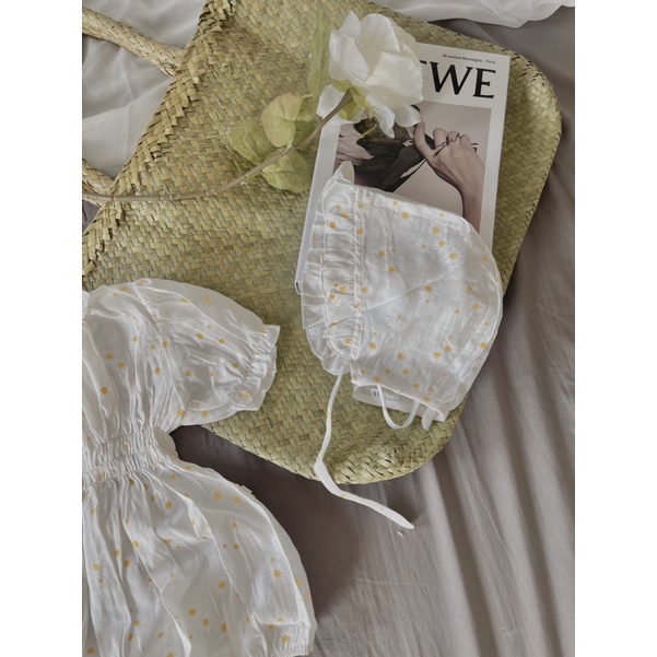 Đồ bộ liền thân em bé + nón hoa cúc nhí vân nổi Nanci room