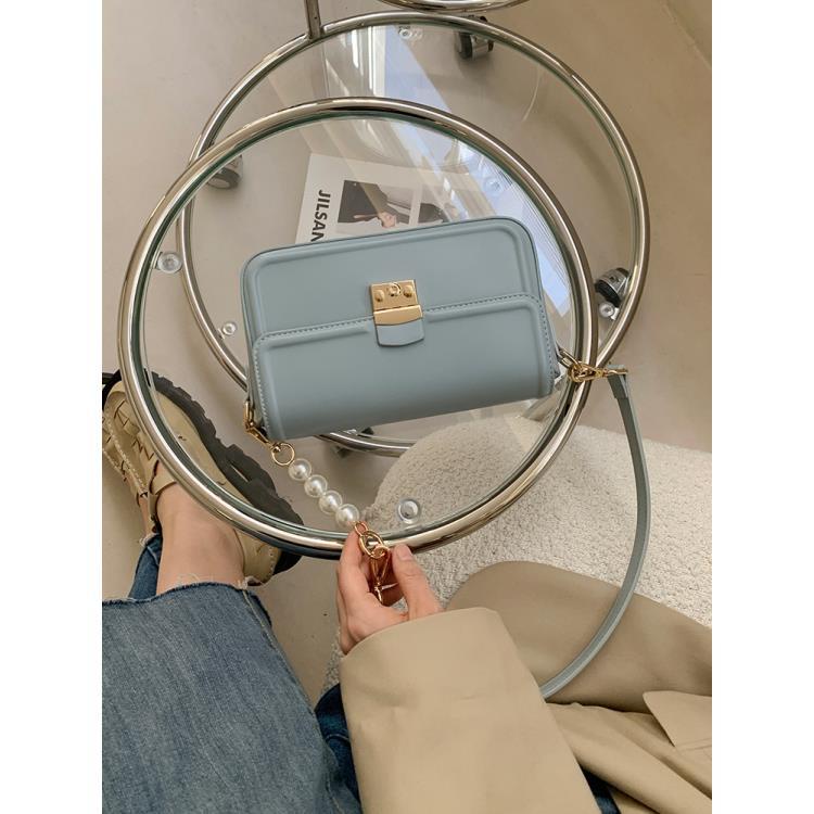 Túi Xách Đeo Vai Hình Vuông Cỡ Nhỏ Đính Ngọc Trai Phối Dây Xích Thời Trang Pháp 2023 Mới