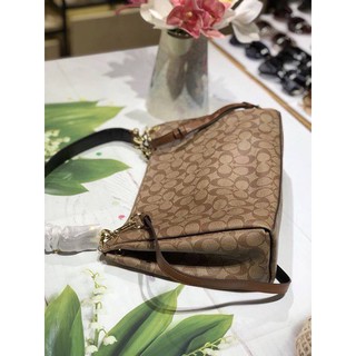 Túi Xách Coach dáng thuyền công sở