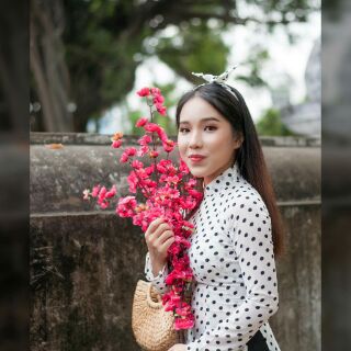 Áo dài chấm bi trắng đen