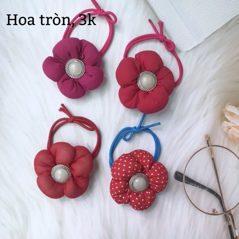 Cột tóc nữ