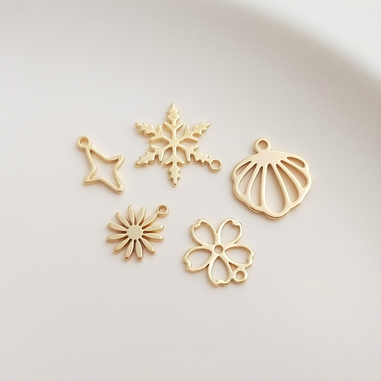 Mặt dây chuyền hình hoa anh đào DIY