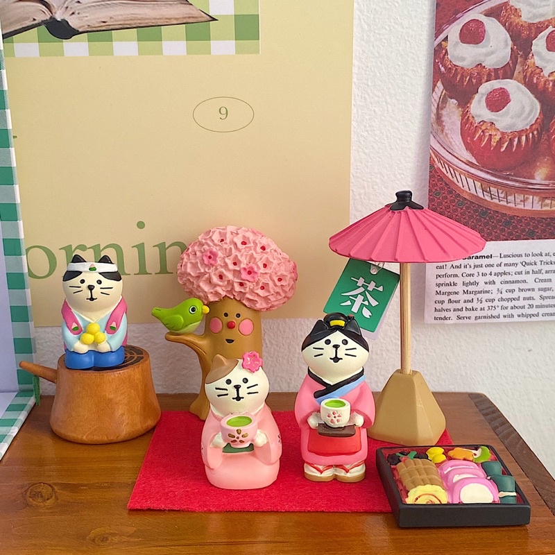 Mô hình mèo chủ đề lễ hội anh đào matcha