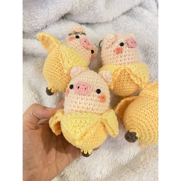 Heo chuối móc khoá bằng len handmade