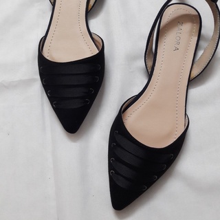 Sandal bệt mũi nhọn